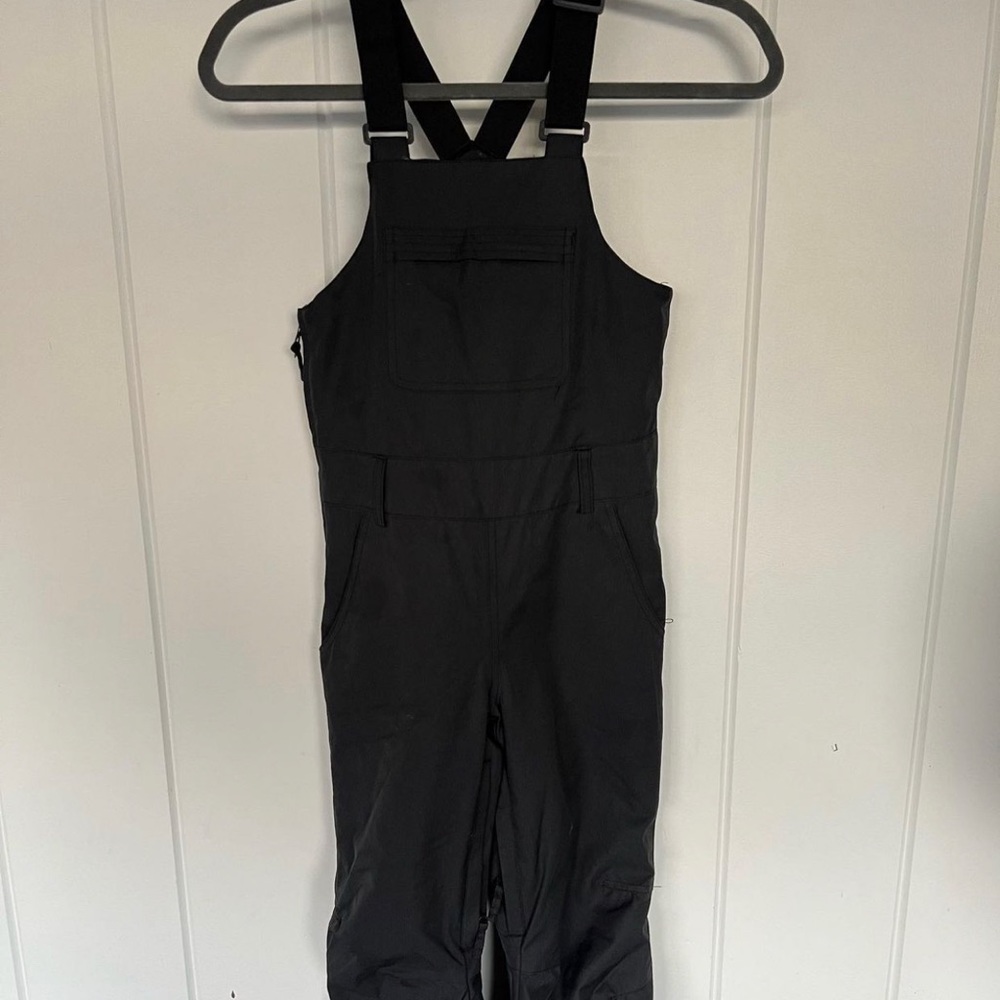 Girls ROXY snow bibs
Size 10